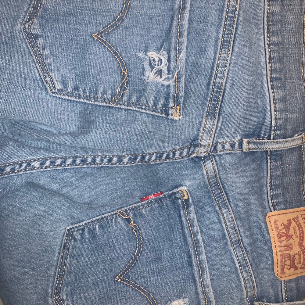 LEVI’S Ripped Jeans - Picture 5 of 6